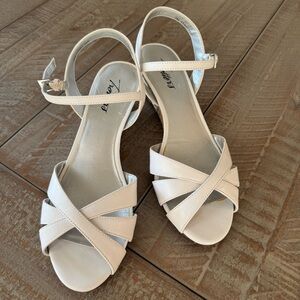 Trotters Ladies White Low Wedge Sandal